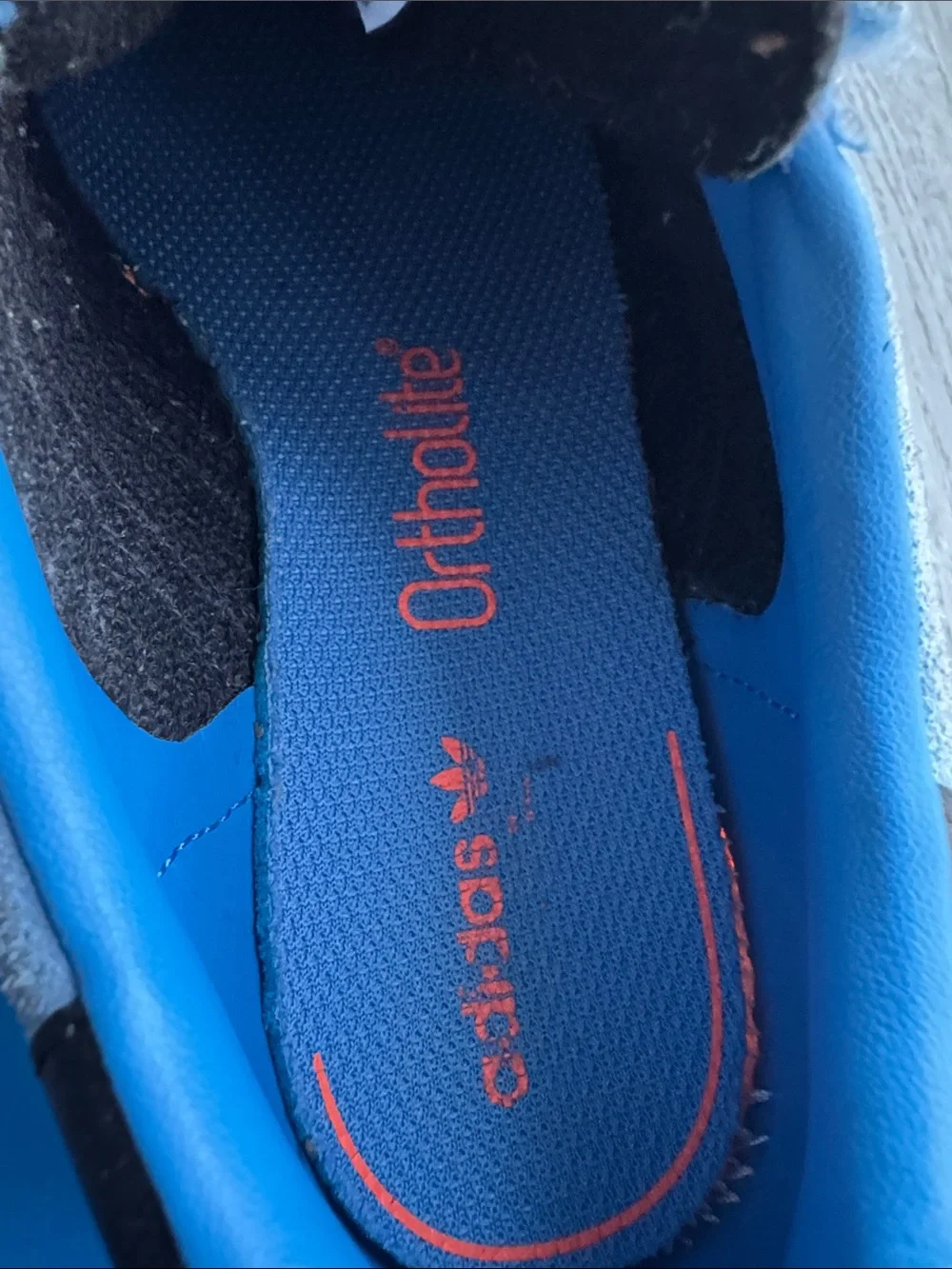 adidas GAZELLE SHOES - Big Kids Size 1 (comes with box)